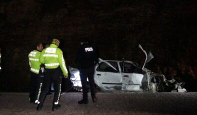 Antalya'da otomobil şarampole devrildi: 2 ölü, 2 ağır yaralı